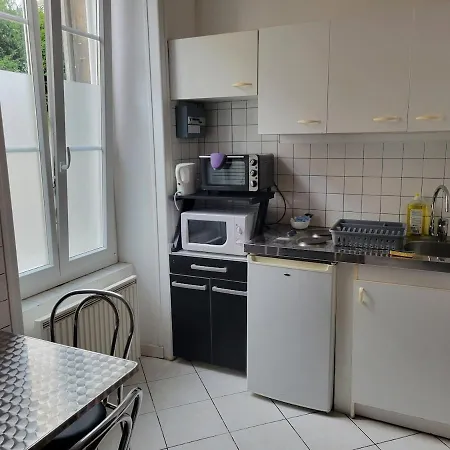 Le Parisien * Saint-Jean-dʼAngély